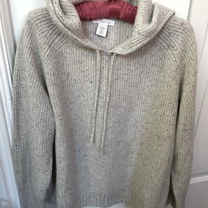 Cozy cashmere sweater with hood